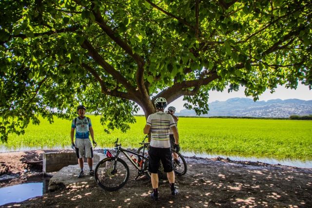 ciclistas descansando