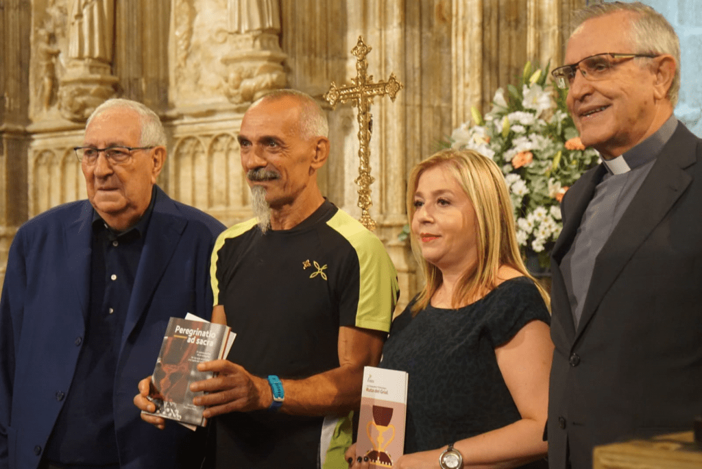 Turisme recibe al primer peregrino internacional  que ha completado a pie la Ruta del Grial